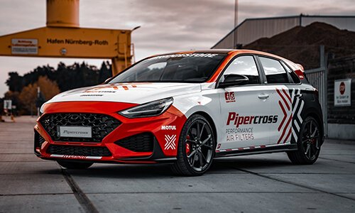 Hyundai i30 N an einem Hafen